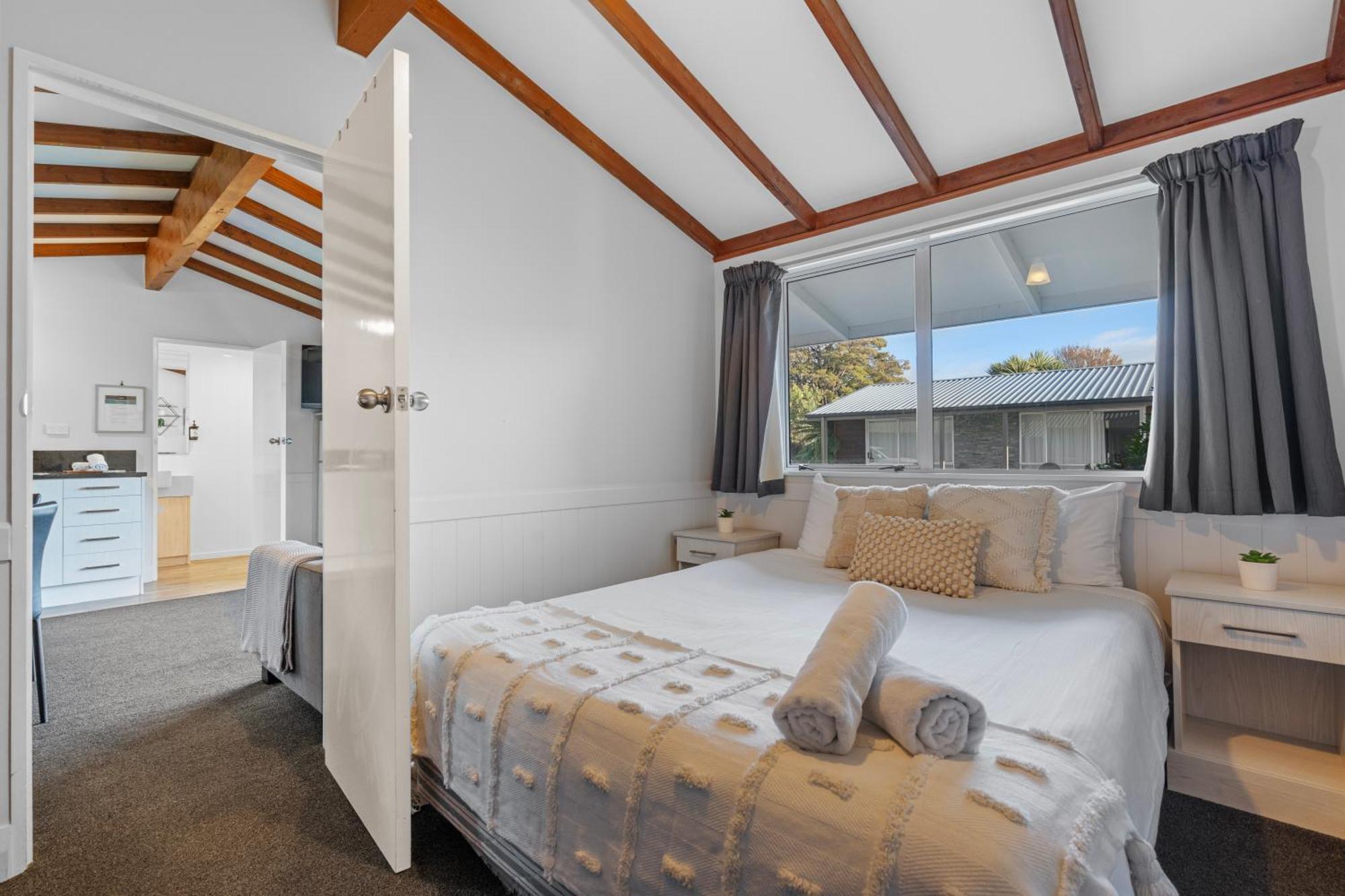 Tasman Holiday Parks - Te Anau Exterior foto A studio apartment in New Zealand