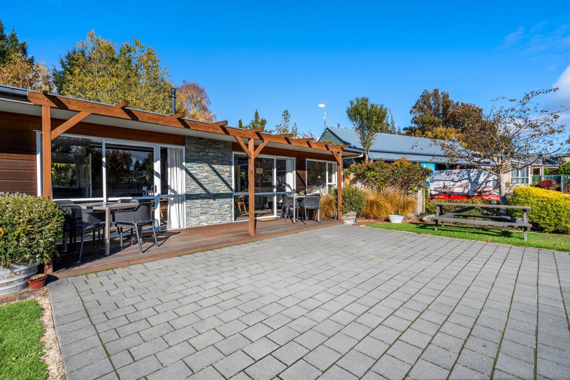 Tasman Holiday Parks - Te Anau Exterior foto The Lodge at the Hanmer Springs Thermal Pools
